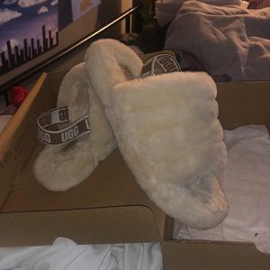 UGG K FLUFF YEAH SLIDE size 6